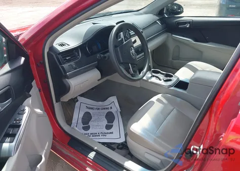 2014 Toyota Camry Hybrid Le/Se Limited Edition/Xle z USA, uszkodzony, nr VIN 4T1BD1FK1EU118887